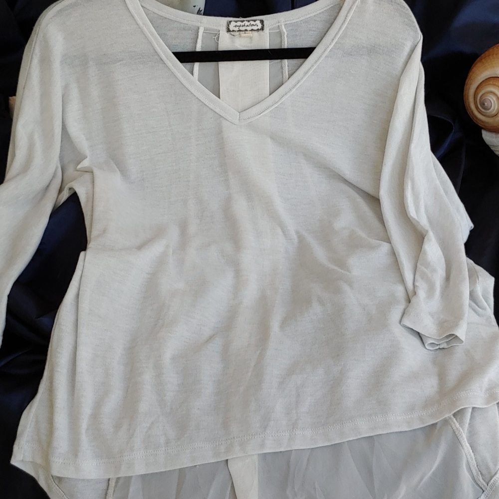 NWOT ADORABLE HI-LO HEM TEE